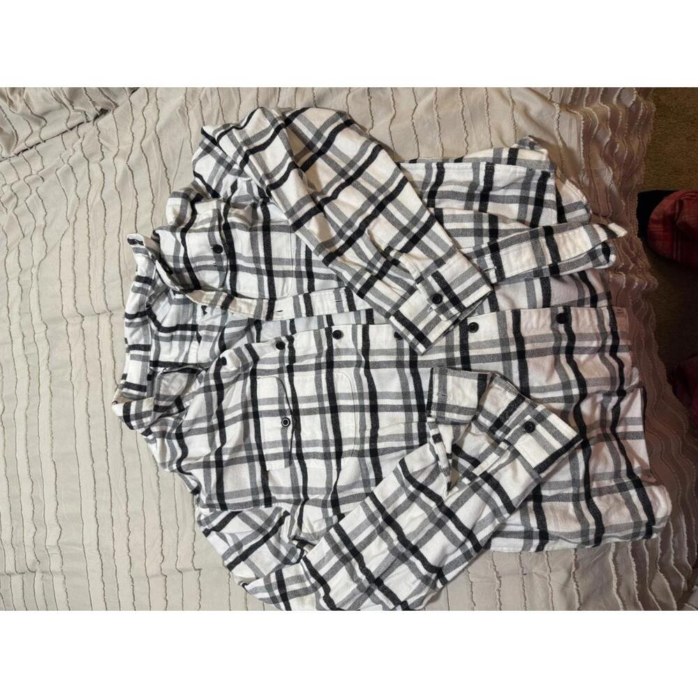 American Eagle Super Soft Black and White Plaid Button-Up Shirt